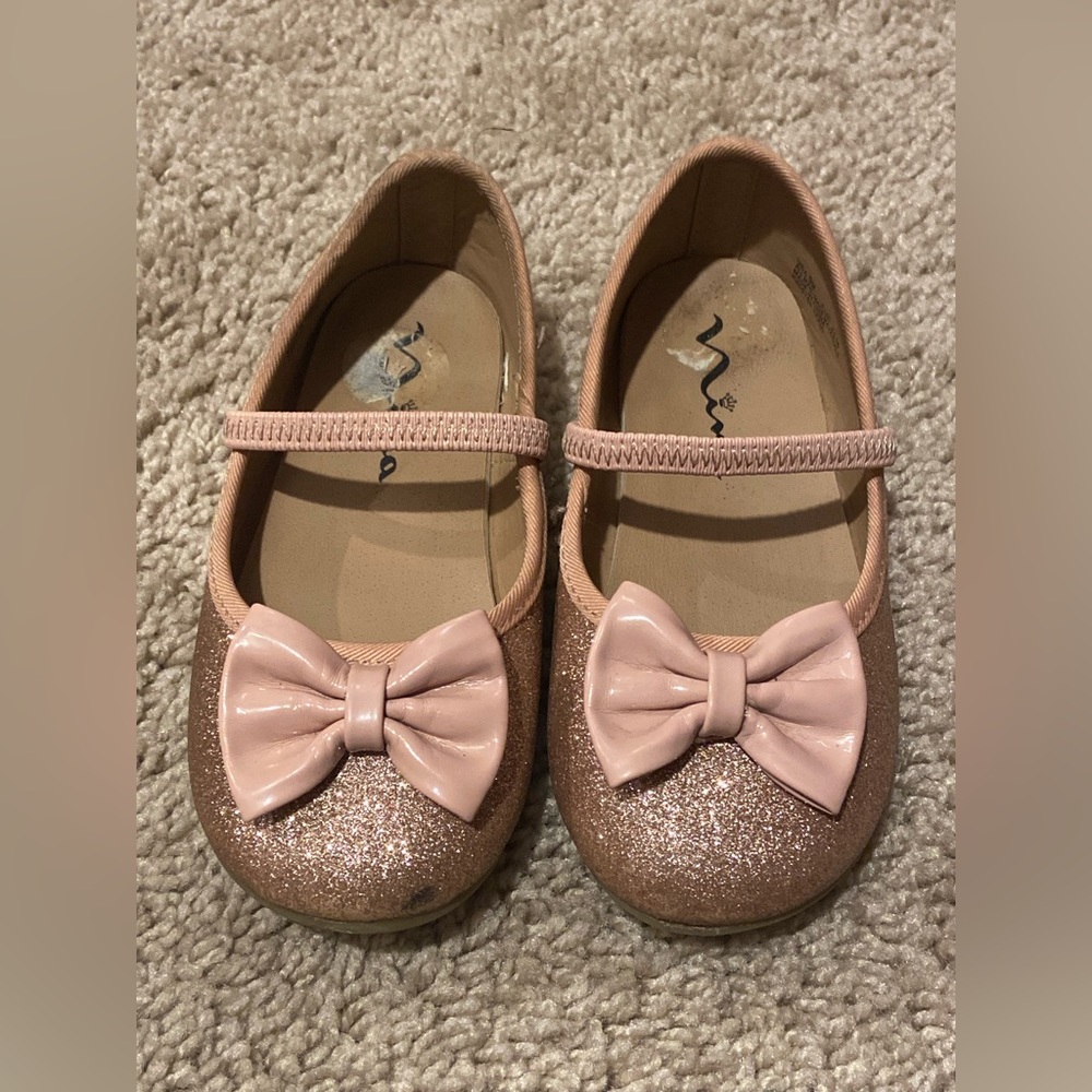 Kids flat shoe with bow